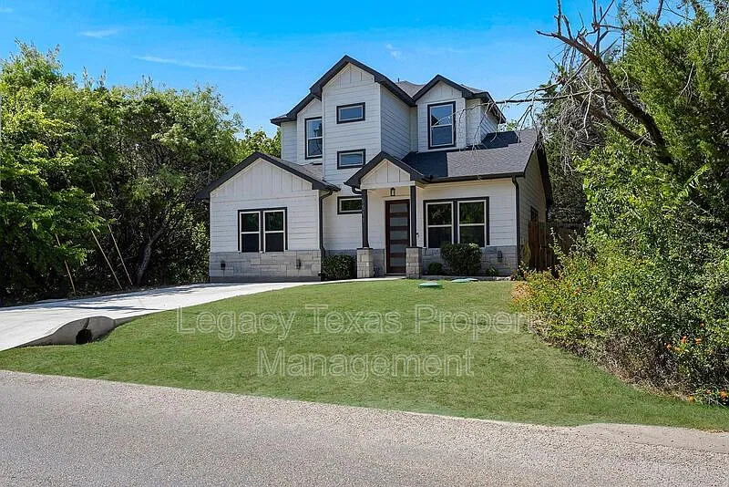 3 bed, 2.5 bath, 1569 sqft, $2,200 — Photo 4