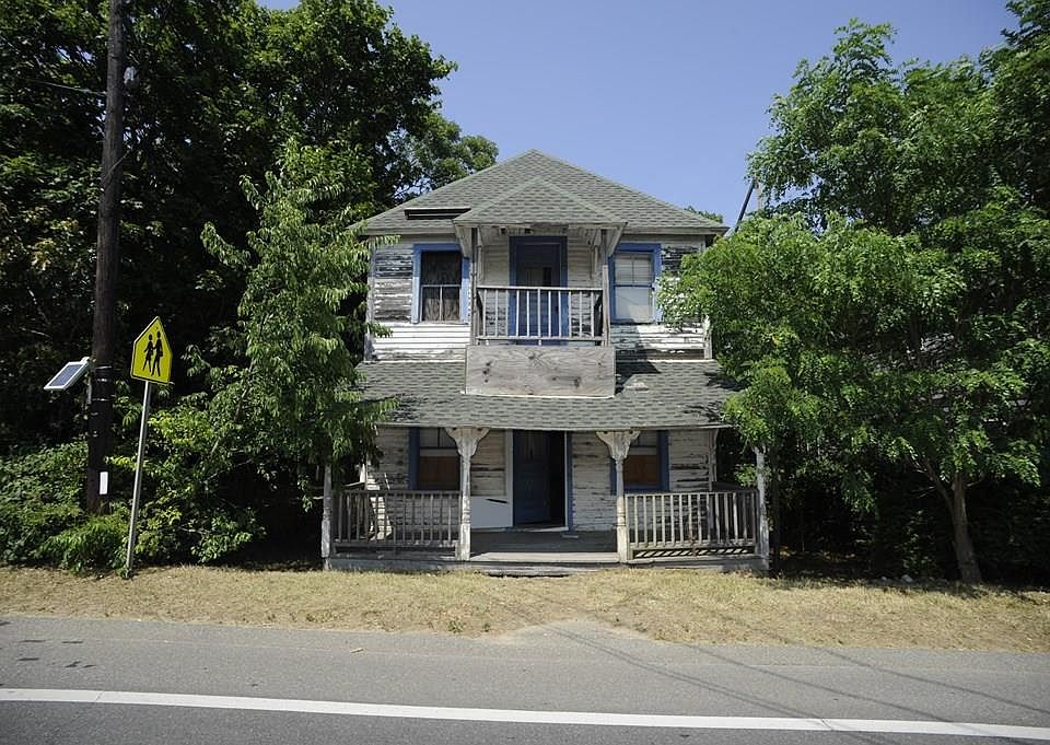 1st image of 17 New York Ave