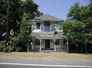 17 New York Ave, Oak Bluffs, MA 02557