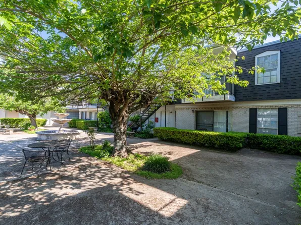 203 E Bowie St #10, Luling, TX 78648