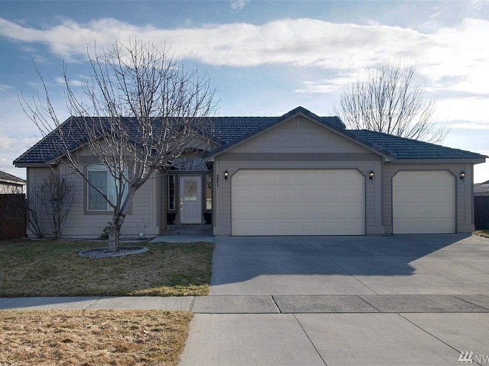 1st image of 221 E Inglewood Dr