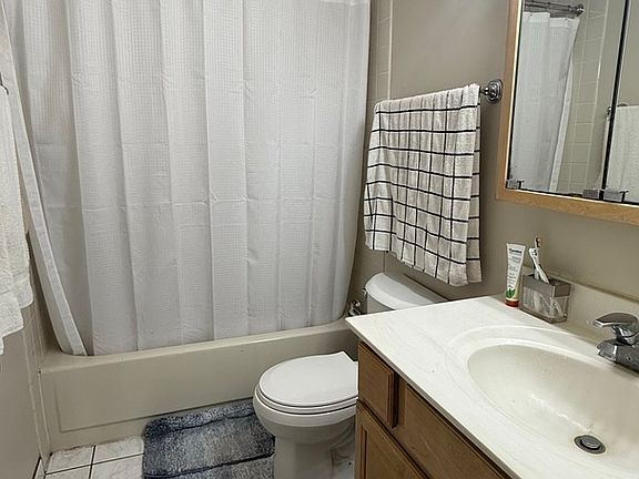 5th image of 2605 S Indiana Ave Unit 1008