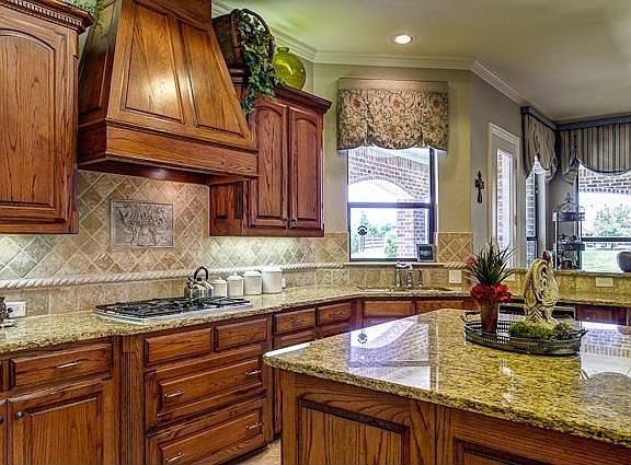 4th image of 2304 Cavendish Ln