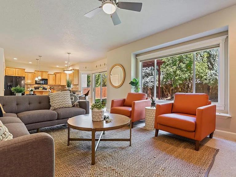 2516 E Alpomado Ct — Photo 13