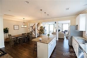 5th image of 10517 Donahue Dr