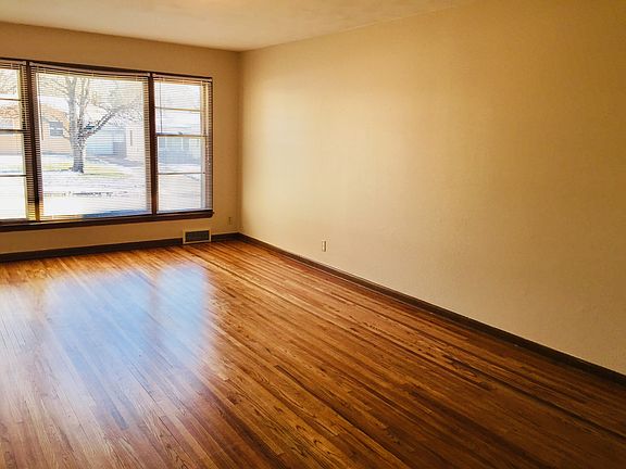 5th image of 3366 S 81st Ave