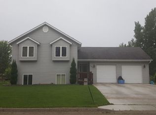 1510 Meadowlark Ct, Thief River Falls, MN 56701