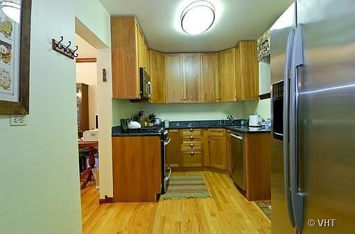 4th image of 726 W Buena Ave APT B