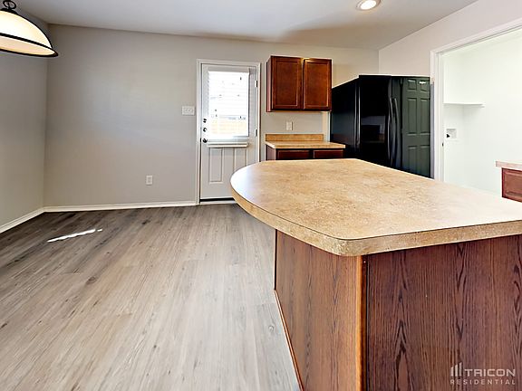 5th image of 1363 Emily Ct