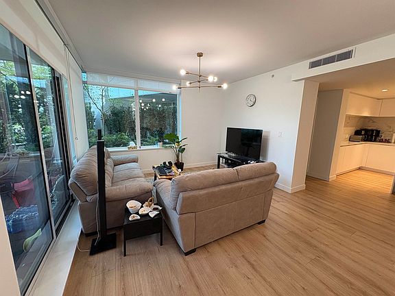 5th image of 1500 Fern St #304