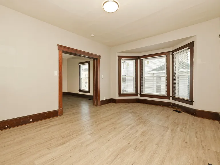 30-32 Lagonda Ave #30 — Photo 6