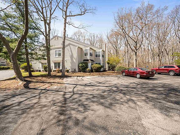 2nd image of 27 Pheasant Meadow Dr #27