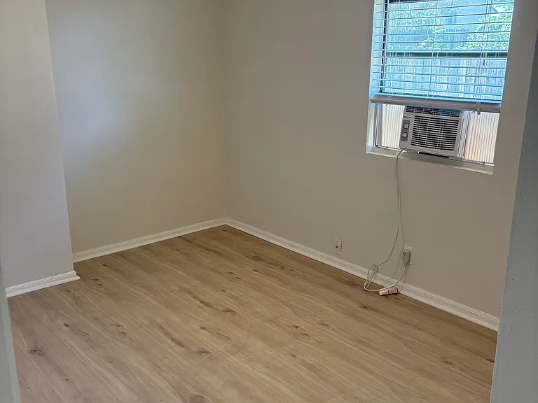 4009 Hillside Dr — Photo 13