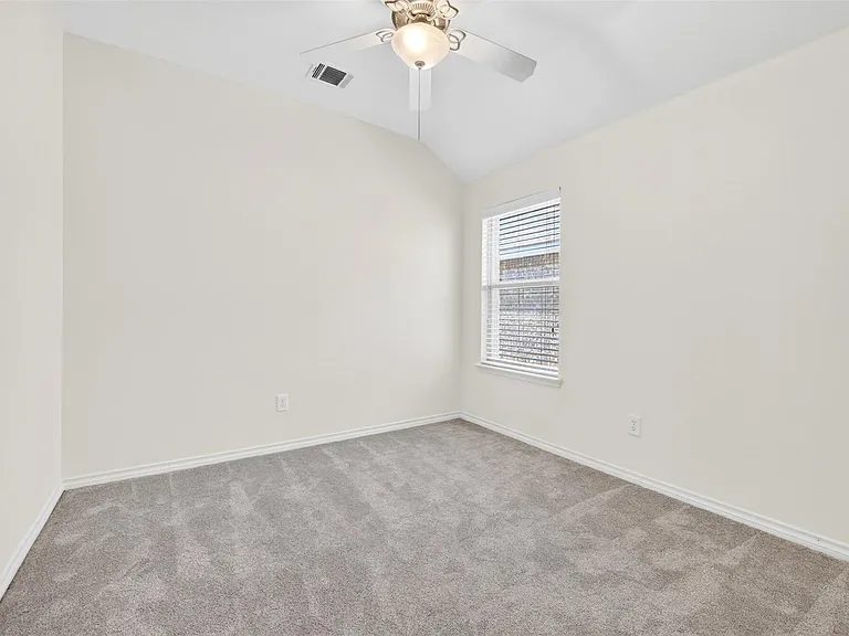 2153 Colby Ln — Photo 13