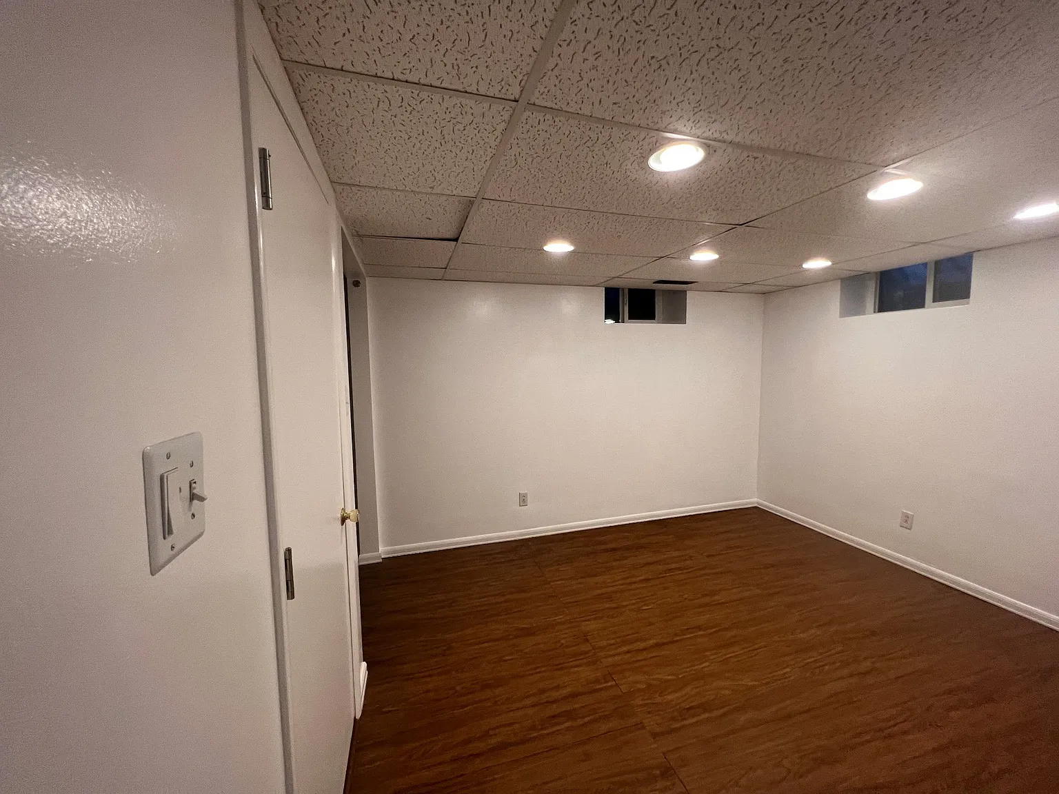1 bedroom basement unit — Photo 4