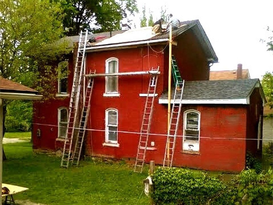 2nd image of 164 W Main St