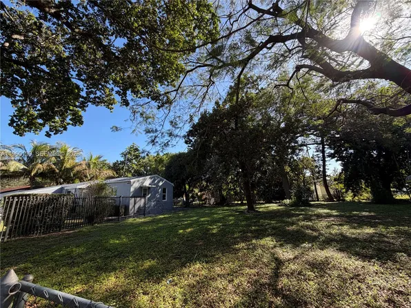 1060 NW 44th St, Miami, FL 33127