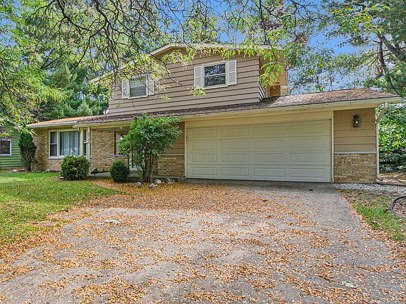 4th image of 3711 Barrington Dr