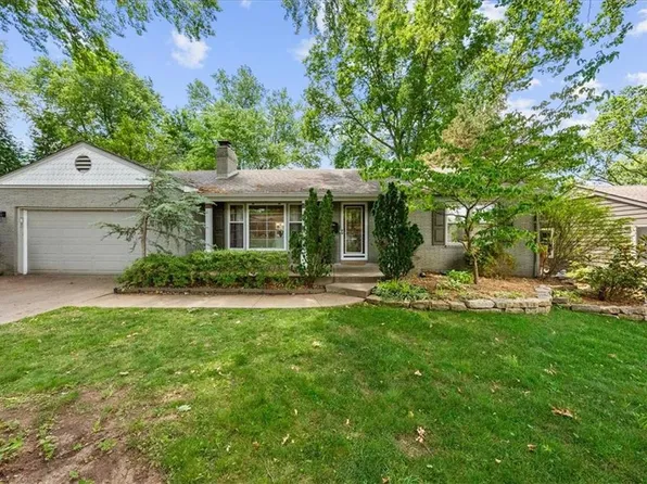 2919 W 49th Ter, Westwood, KS 66205