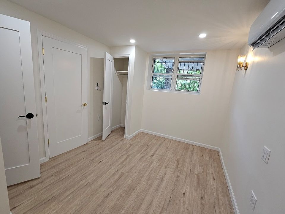 2nd image of 240 E 40th St #1