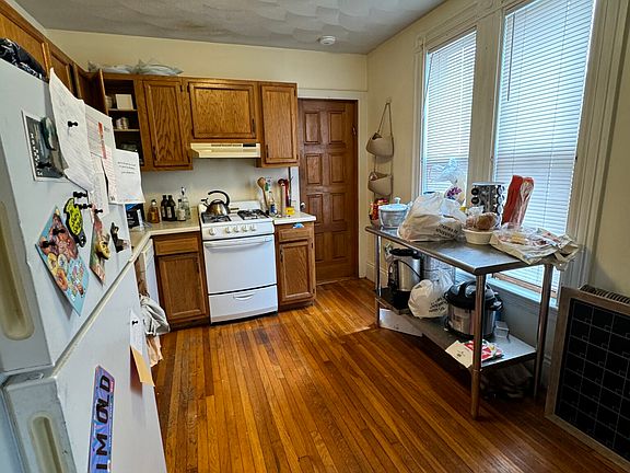 4th image of 34 Foster St #3