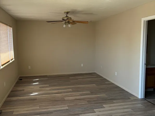 284 W Elgin Dr, Pueblo, CO 81007