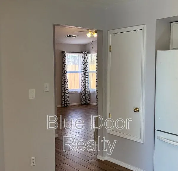2125 Sierra Ln NE — Photo 8