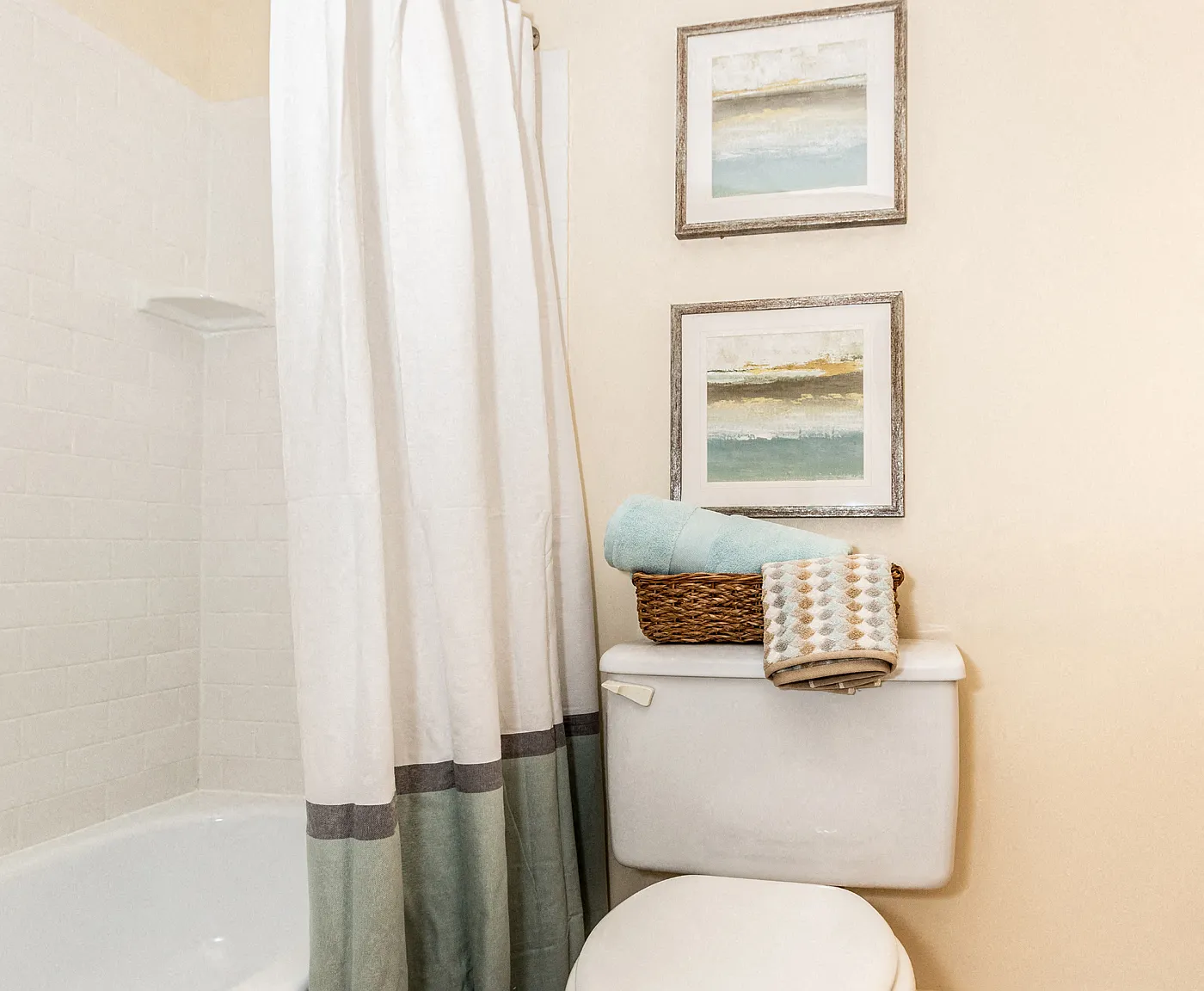 Ivy Hall Apartments — Photo 3
