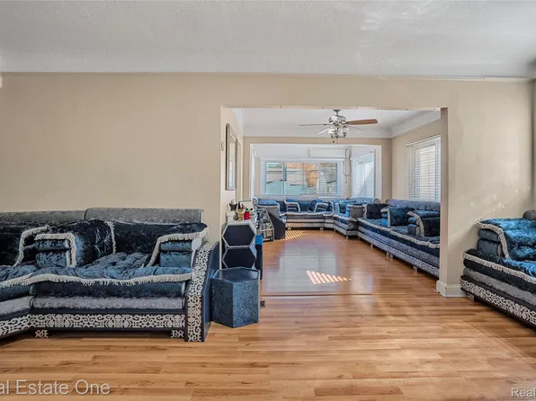 17740 Hanna St, Melvindale, MI 48122
