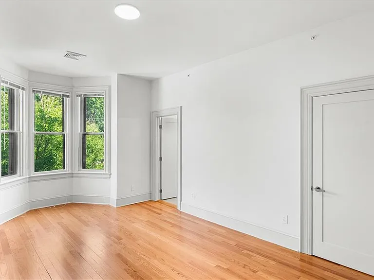 31 Parade St #302 — Photo 4