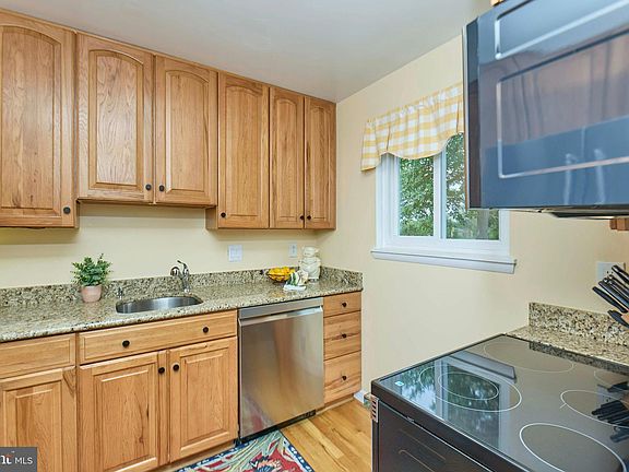 3rd image of 2508 N Shelley St