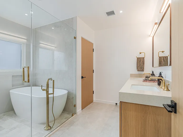 8417 Holy Cross Pl — Photo 22