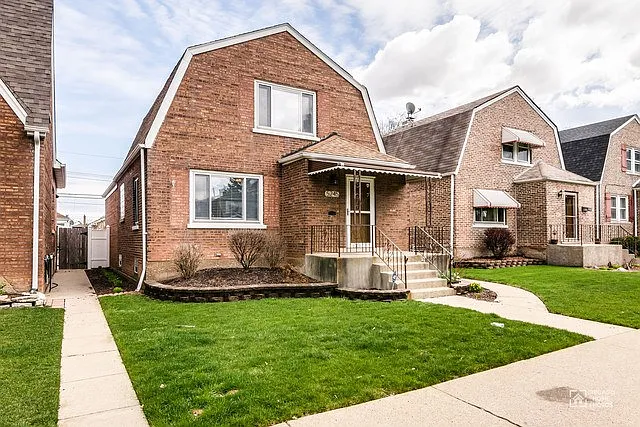 5245 S Menard Ave #3B photo 1