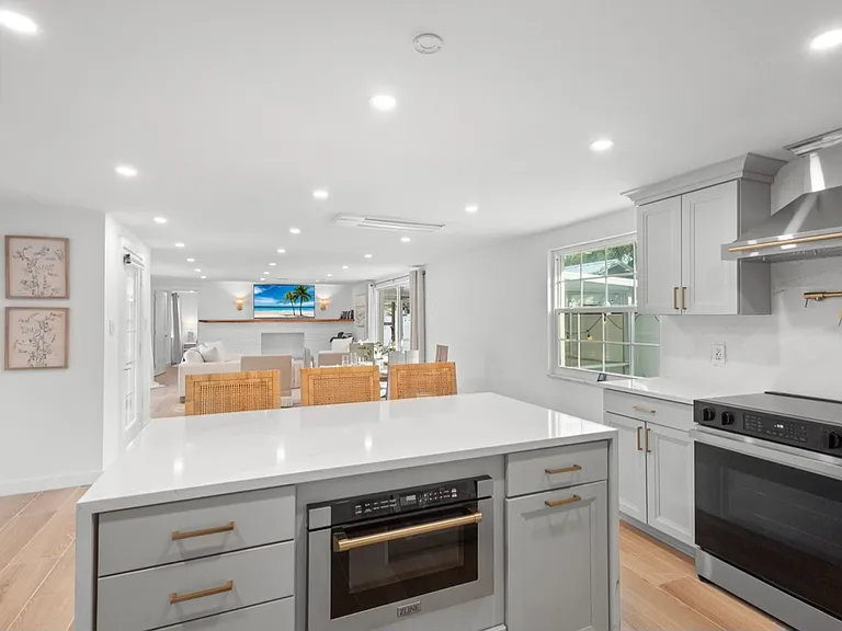 6960 Poinsetta Ave — Photo 6