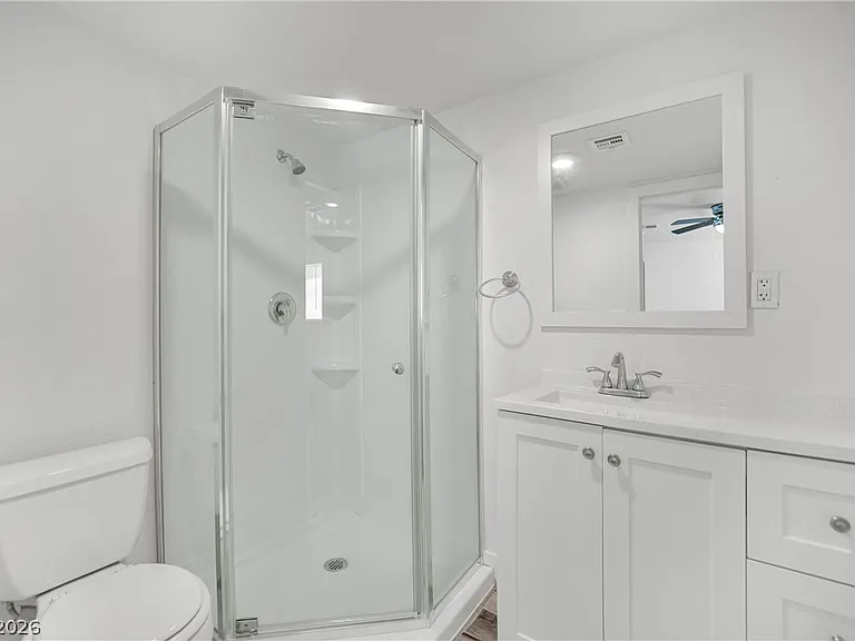 1050 Hassett Ave — Photo 16