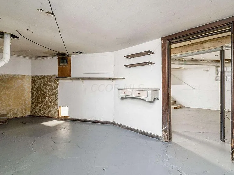 2339 Summit St — Photo 15