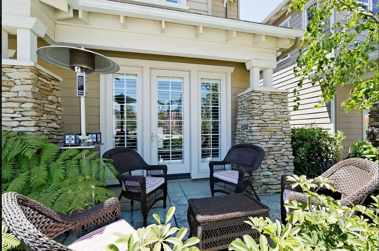4 bed, 2820 sqft, $6,795 — Photo 3