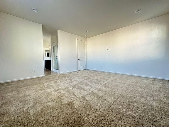 4th image of 8812 Kings Canyon St