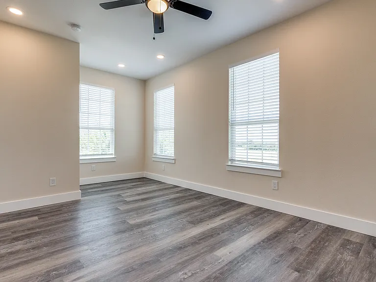 515 N Davis Dr — Photo 19