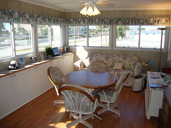 Front Sitting Room/Casual Dining