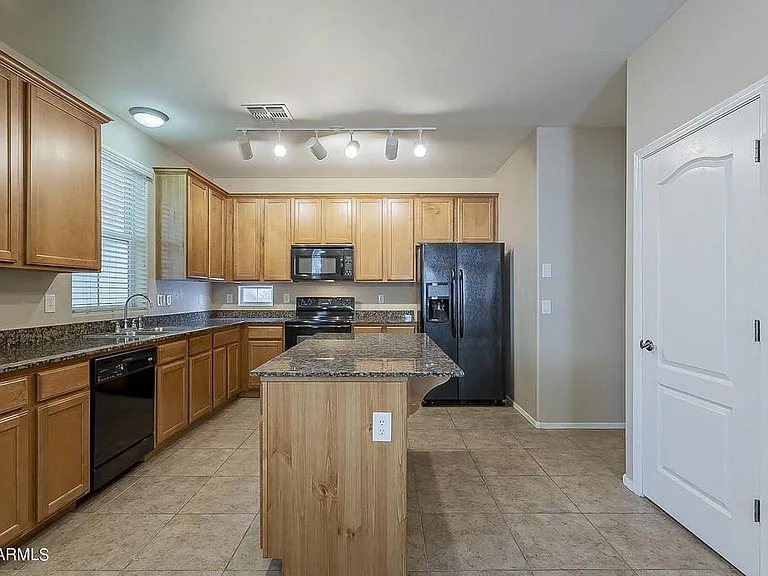 10052 E Isleta Ave — Photo 4