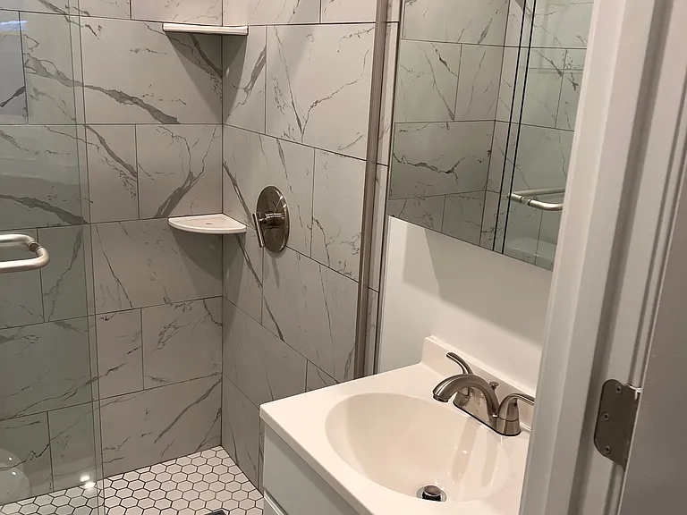 225 Newbury St #4R — Photo 4