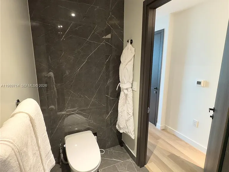 20 NE 11th St #3006A — Photo 10