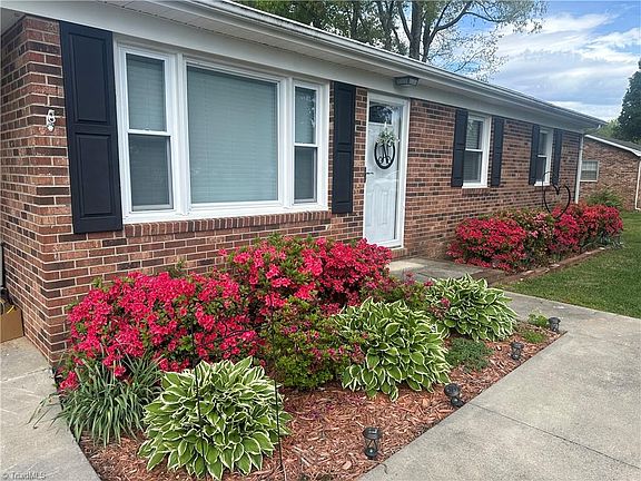 2nd image of 184 Shamrock Ave