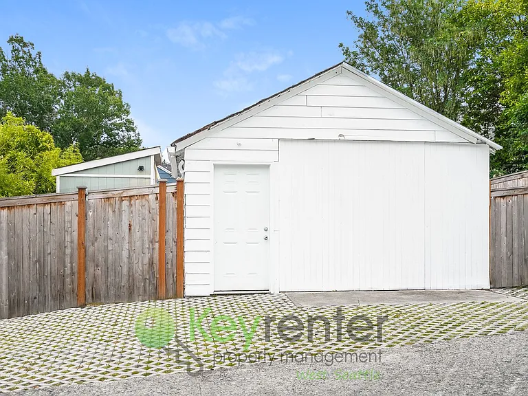 6707 34th Ave SW — Photo 25