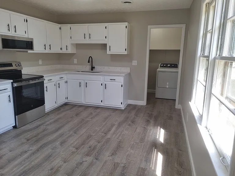 967 Sanchez Dr — Photo 6
