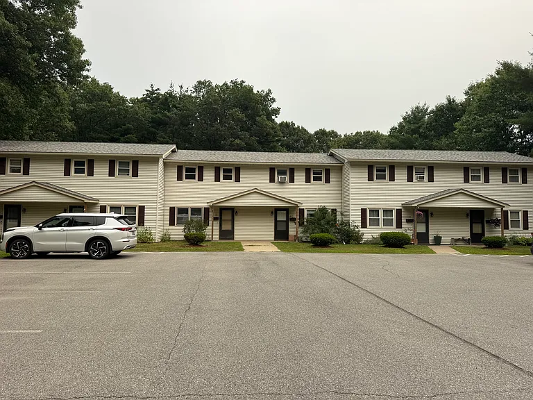 86 Pinecrest Dr #1D — Photo 1