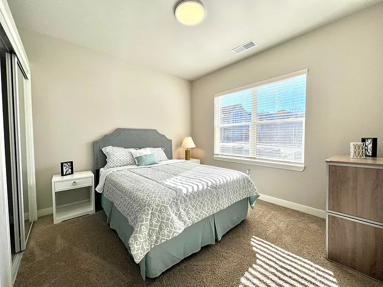 Water's Edge Apartments — Photo 19