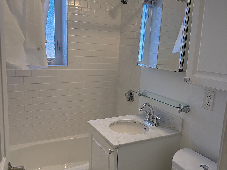 1st image of 54A Alton Pl #1