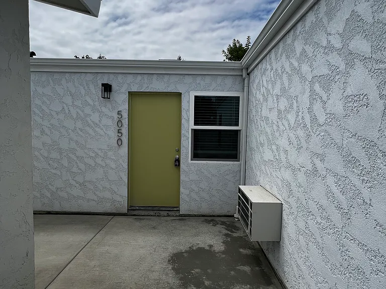 5050 54th St — Photo 13